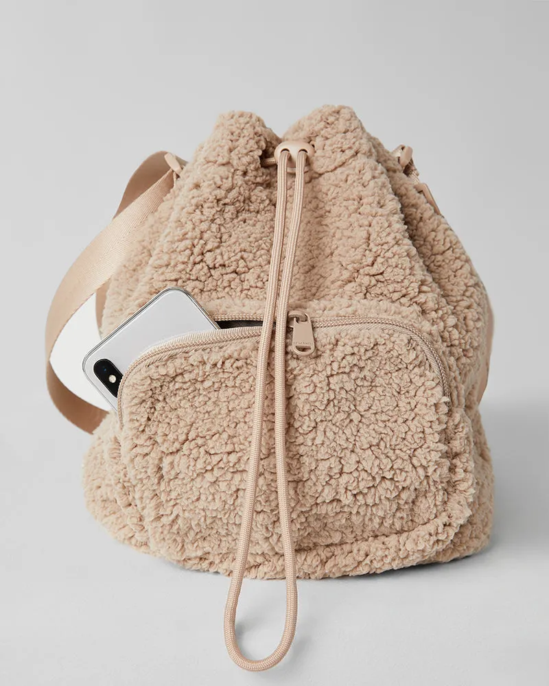 COZY SHERPA BUCKET BAG