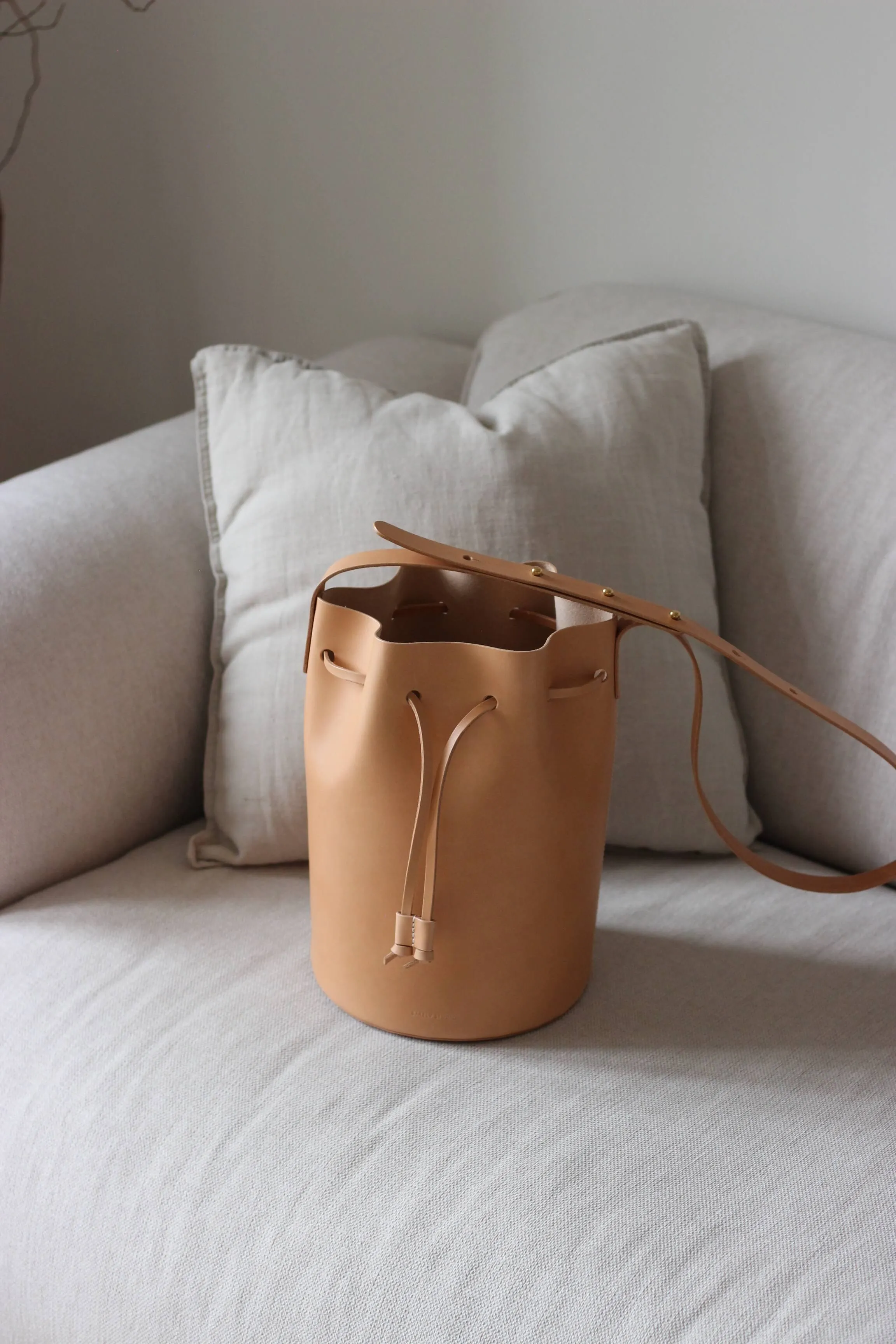 Leather bucket bag natural