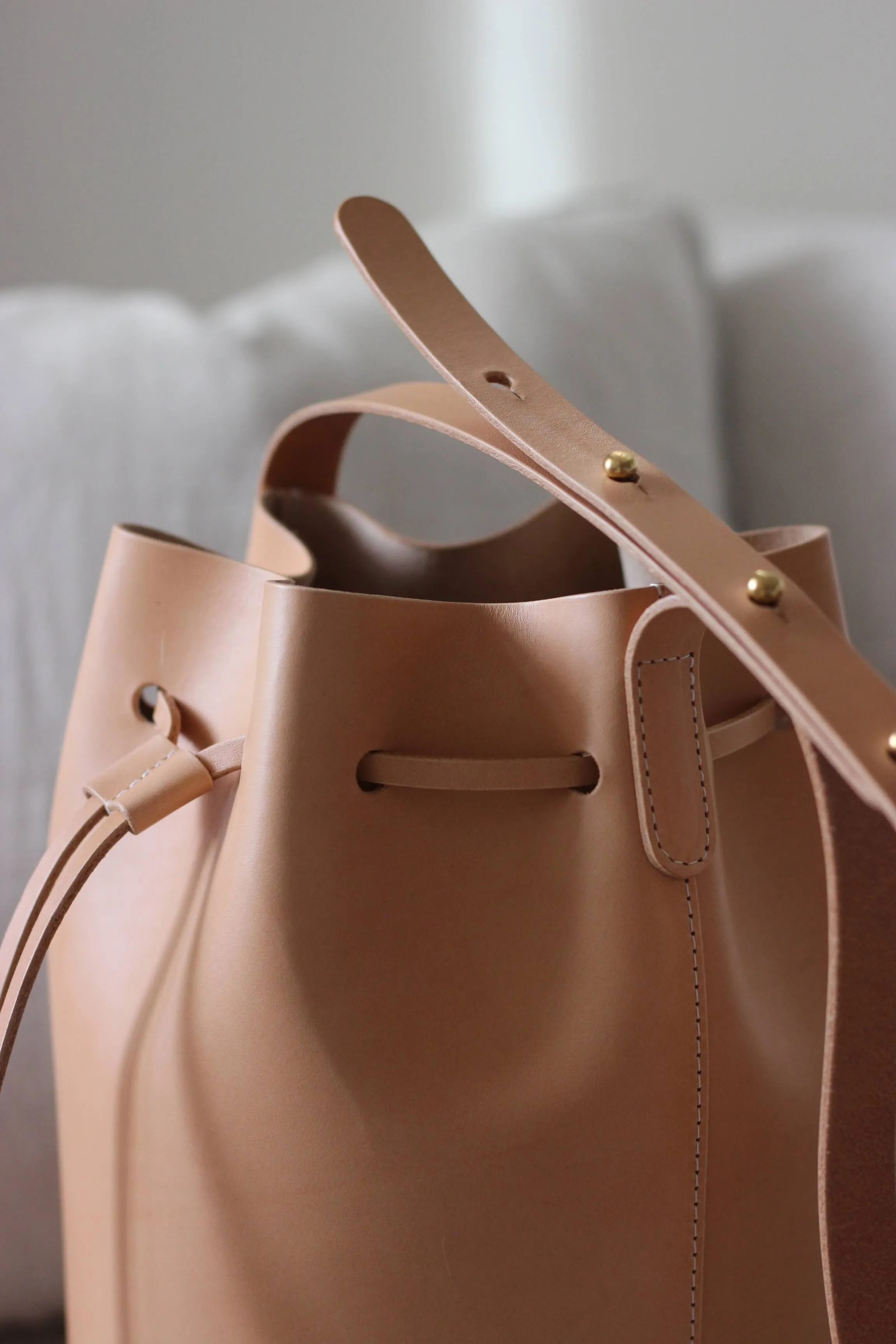 Leather bucket bag natural