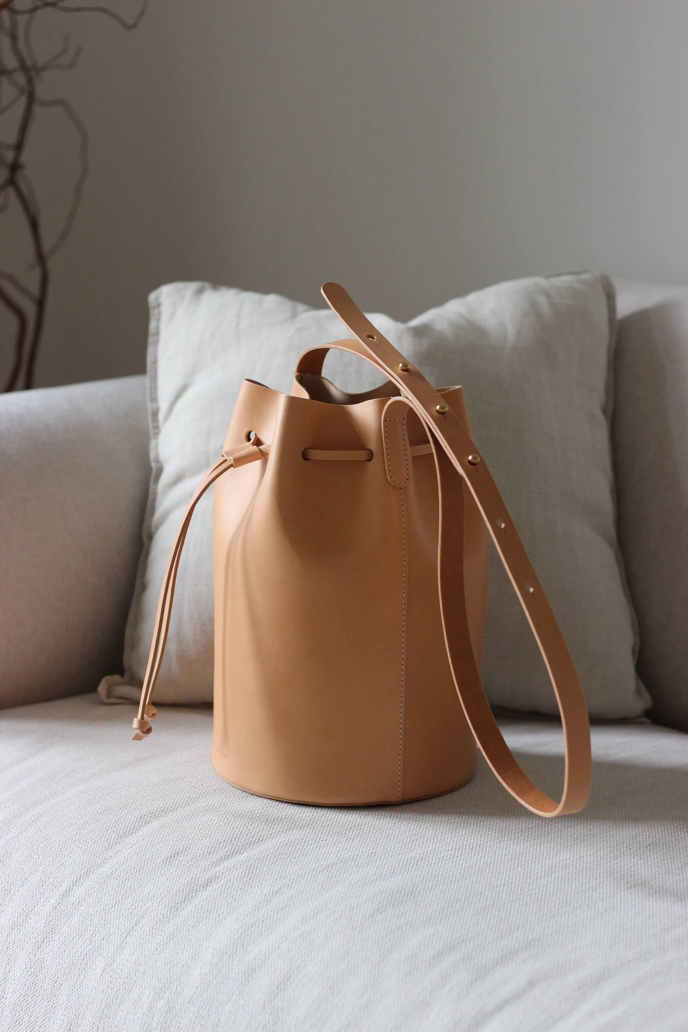 Leather bucket bag natural